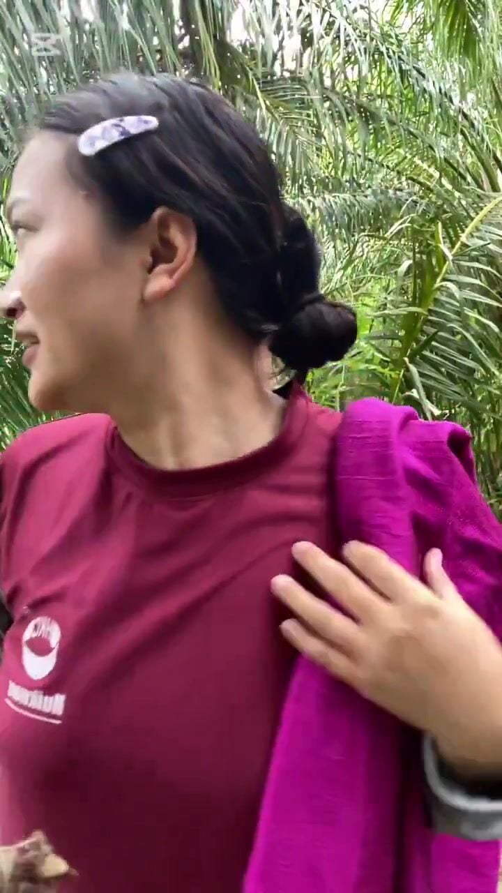 Dụ dỗ được vợ thằng khác đưa ra ngoài vườn vắng đụ, cảm giác thật sướng.
